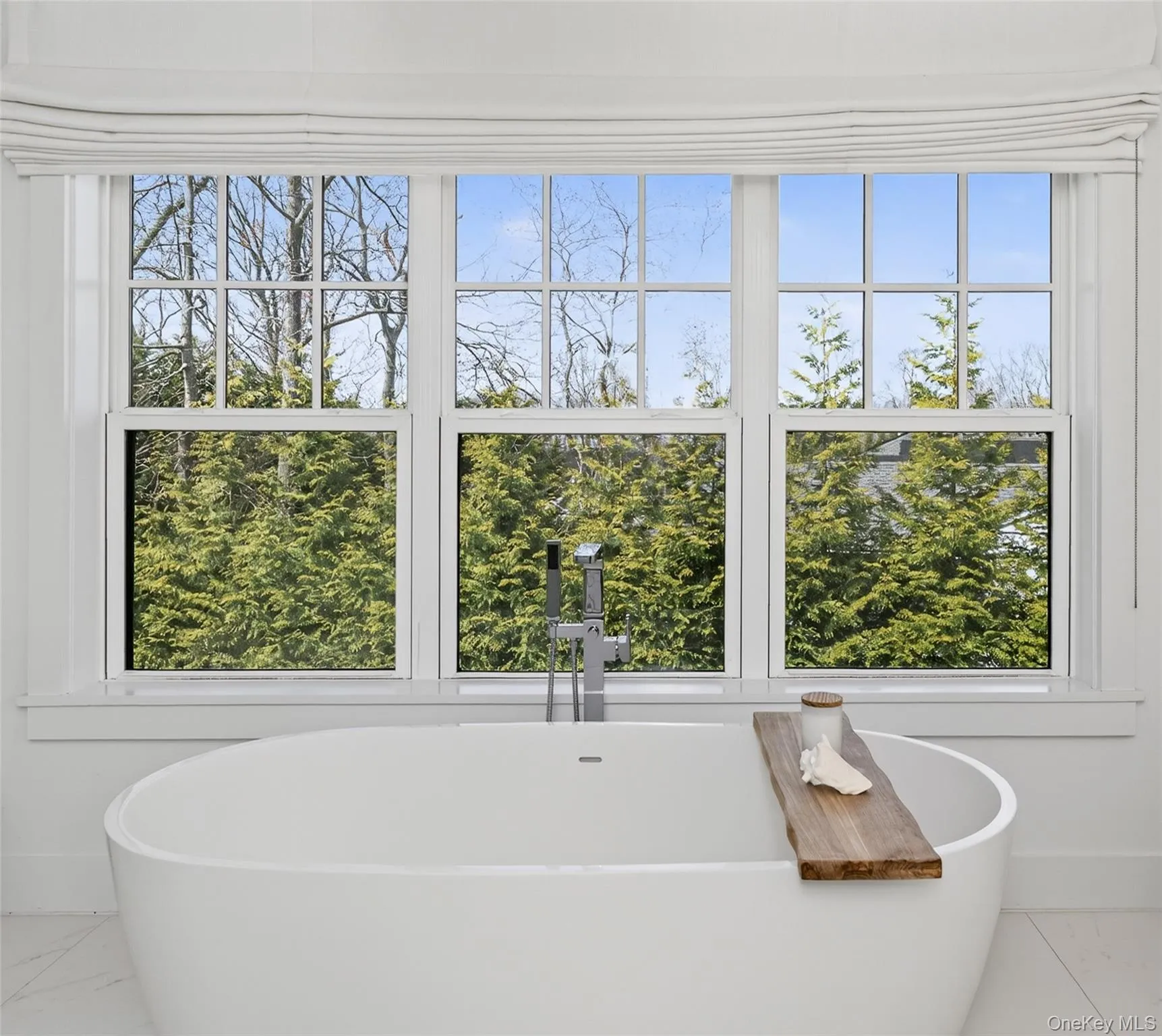 Deep soaking tub Deep soaking tub