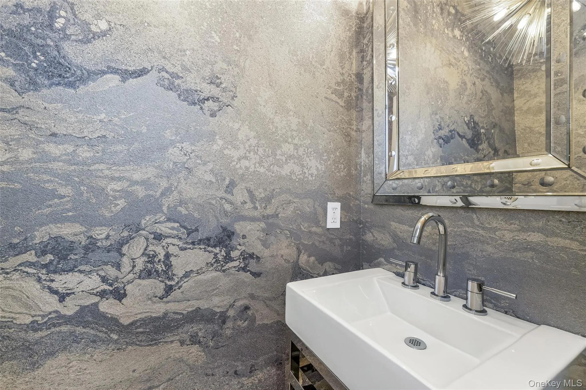 1/2 bath on 1st floor 1/2 bath on 1st floor