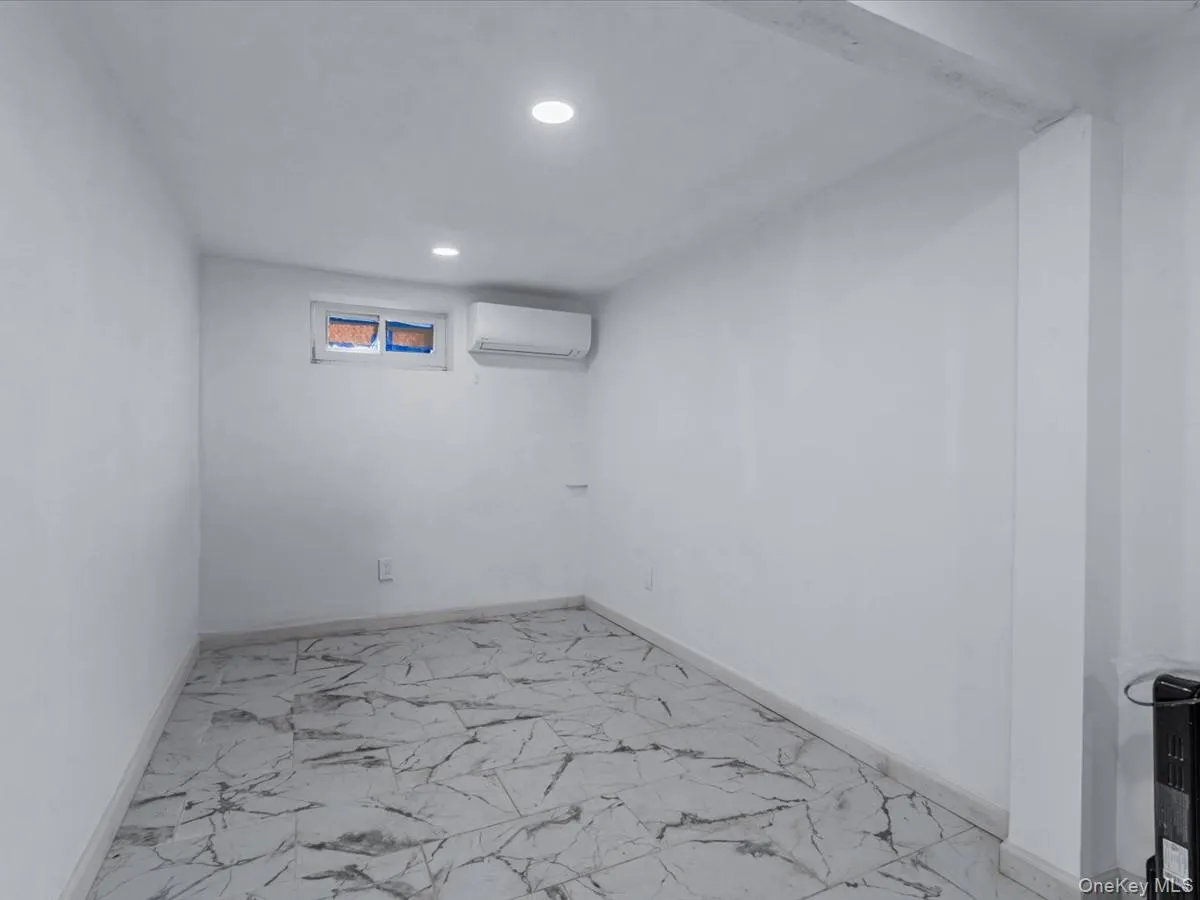 21 James Ll Burrell Avenue, Hempstead, NY, 4 Bedrooms Bedrooms, 7 Rooms Rooms,3 BathroomsBathrooms,Residential Lease,For Rent,James Ll Burrell,0,989952 21 James Ll Burrell Avenue, Hempstead, NY, 4 Bedrooms Bedrooms, 7 Rooms Rooms,3 BathroomsBathrooms,Residential Lease,For Rent,James Ll Burrell,0,989952