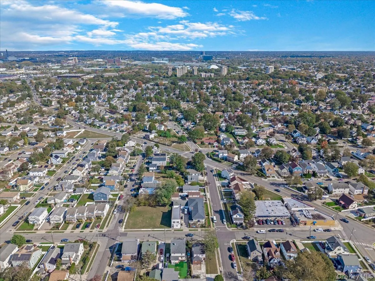 21 James Ll Burrell Avenue, Hempstead, NY, 4 Bedrooms Bedrooms, 7 Rooms Rooms,3 BathroomsBathrooms,Residential Lease,For Rent,James Ll Burrell,0,989952 21 James Ll Burrell Avenue, Hempstead, NY, 4 Bedrooms Bedrooms, 7 Rooms Rooms,3 BathroomsBathrooms,Residential Lease,For Rent,James Ll Burrell,0,989952