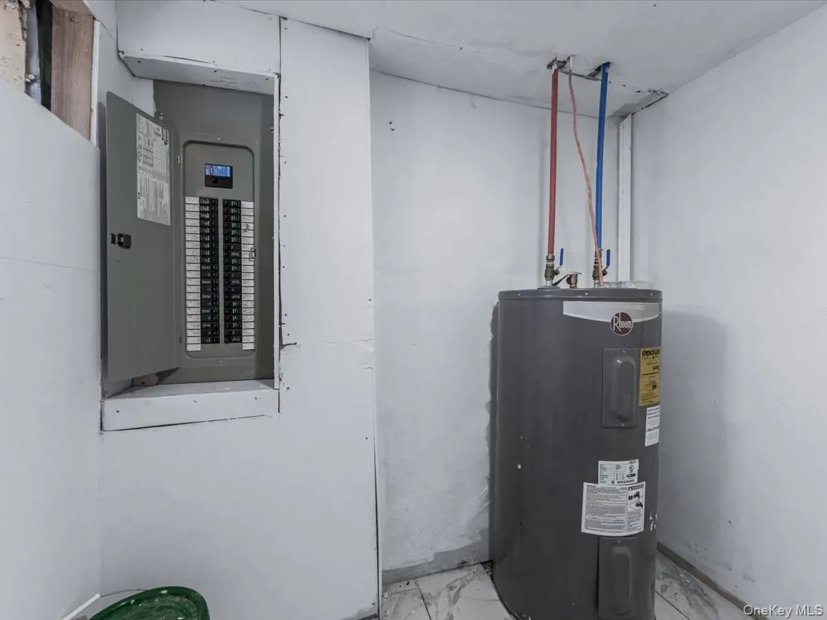 21 James Ll Burrell Avenue, Hempstead, NY, 4 Bedrooms Bedrooms, 7 Rooms Rooms,3 BathroomsBathrooms,Residential Lease,For Rent,James Ll Burrell,0,989952 21 James Ll Burrell Avenue, Hempstead, NY, 4 Bedrooms Bedrooms, 7 Rooms Rooms,3 BathroomsBathrooms,Residential Lease,For Rent,James Ll Burrell,0,989952