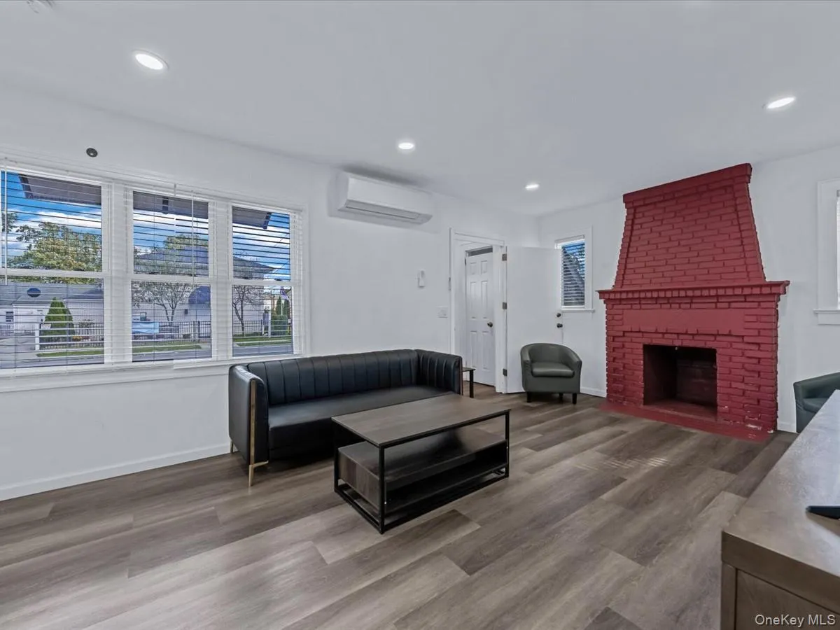 21 James Ll Burrell Avenue, Hempstead, NY, 4 Bedrooms Bedrooms, 7 Rooms Rooms,3 BathroomsBathrooms,Residential Lease,For Rent,James Ll Burrell,0,989952 21 James Ll Burrell Avenue, Hempstead, NY, 4 Bedrooms Bedrooms, 7 Rooms Rooms,3 BathroomsBathrooms,Residential Lease,For Rent,James Ll Burrell,0,989952