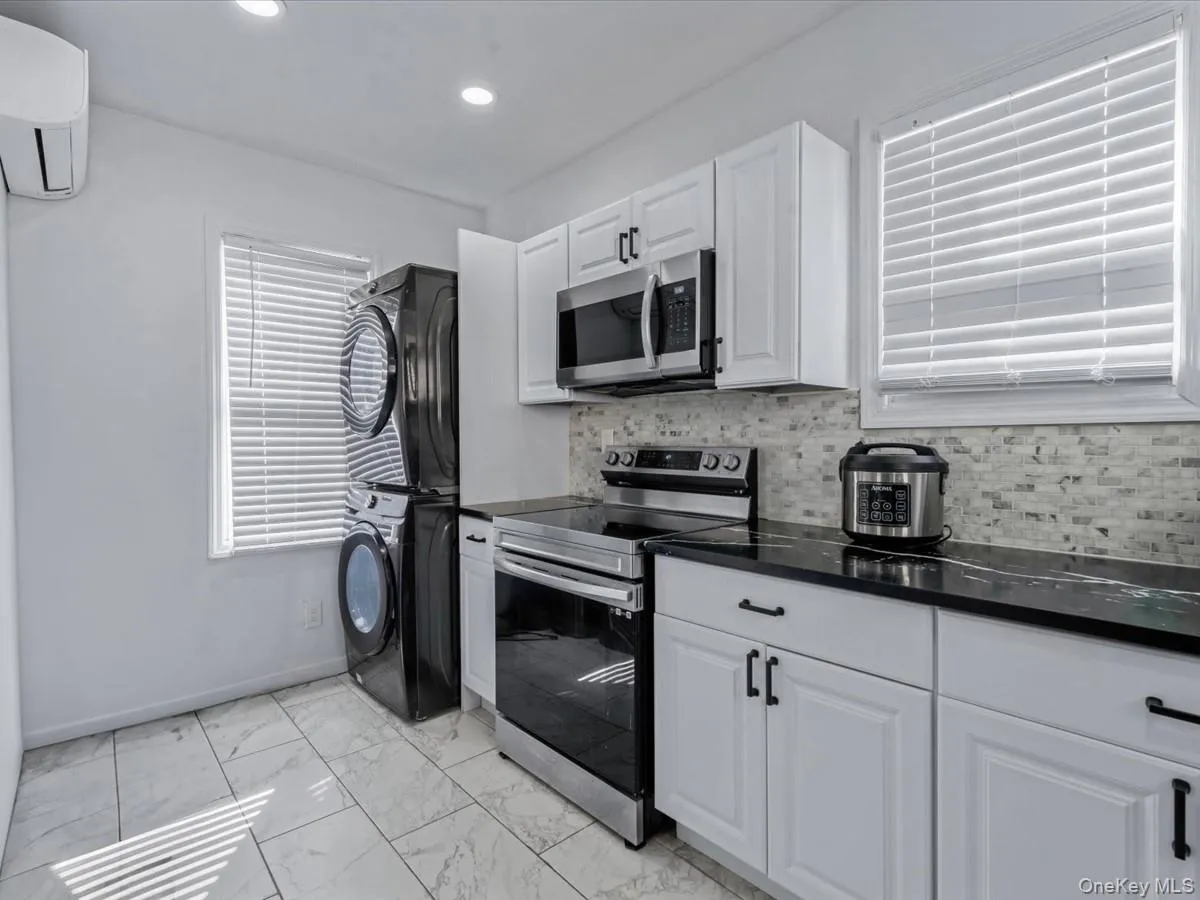 21 James Ll Burrell Avenue, Hempstead, NY, 4 Bedrooms Bedrooms, 7 Rooms Rooms,3 BathroomsBathrooms,Residential Lease,For Rent,James Ll Burrell,0,989952 21 James Ll Burrell Avenue, Hempstead, NY, 4 Bedrooms Bedrooms, 7 Rooms Rooms,3 BathroomsBathrooms,Residential Lease,For Rent,James Ll Burrell,0,989952
