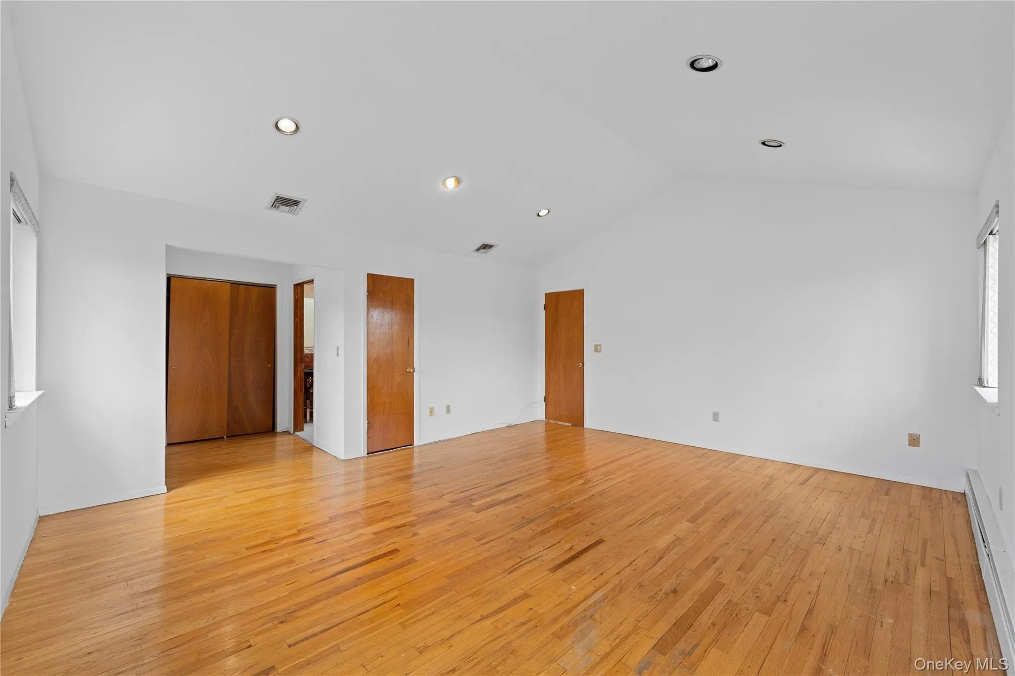 31 Woodward Street, North Hempstead, NY, 4 Bedrooms Bedrooms, 12 Rooms Rooms,3 BathroomsBathrooms,Residential Sale,For Rent,Woodward,0,989955 31 Woodward Street, North Hempstead, NY, 4 Bedrooms Bedrooms, 12 Rooms Rooms,3 BathroomsBathrooms,Residential Sale,For Rent,Woodward,0,989955
