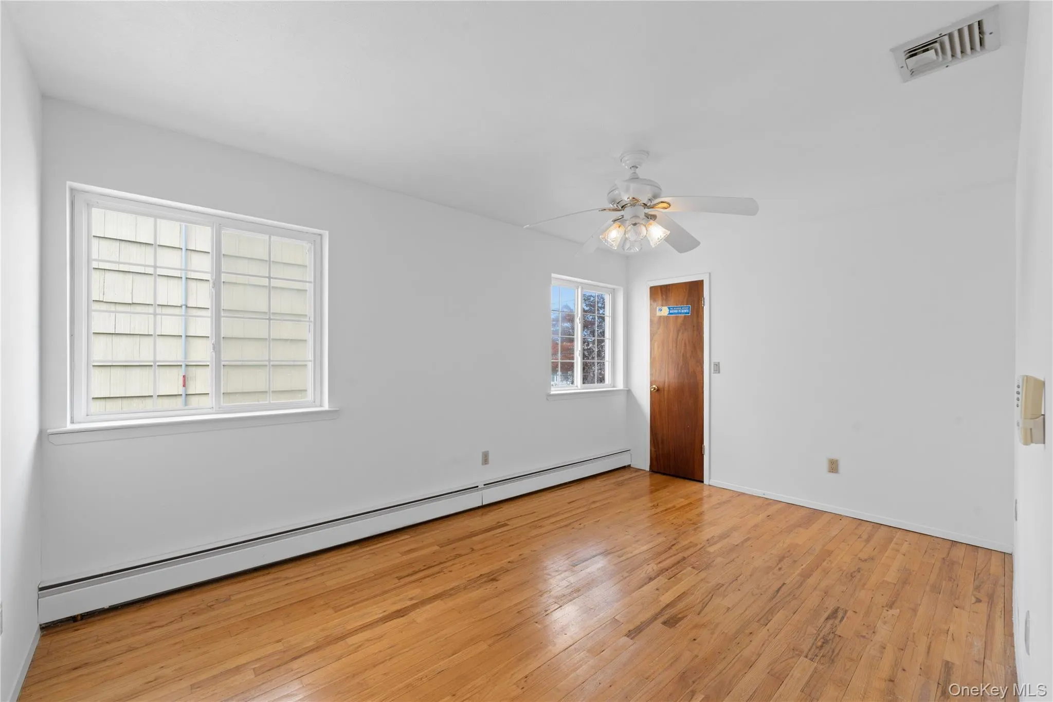 31 Woodward Street, North Hempstead, NY, 4 Bedrooms Bedrooms, 12 Rooms Rooms,3 BathroomsBathrooms,Residential Sale,For Rent,Woodward,0,989955 31 Woodward Street, North Hempstead, NY, 4 Bedrooms Bedrooms, 12 Rooms Rooms,3 BathroomsBathrooms,Residential Sale,For Rent,Woodward,0,989955