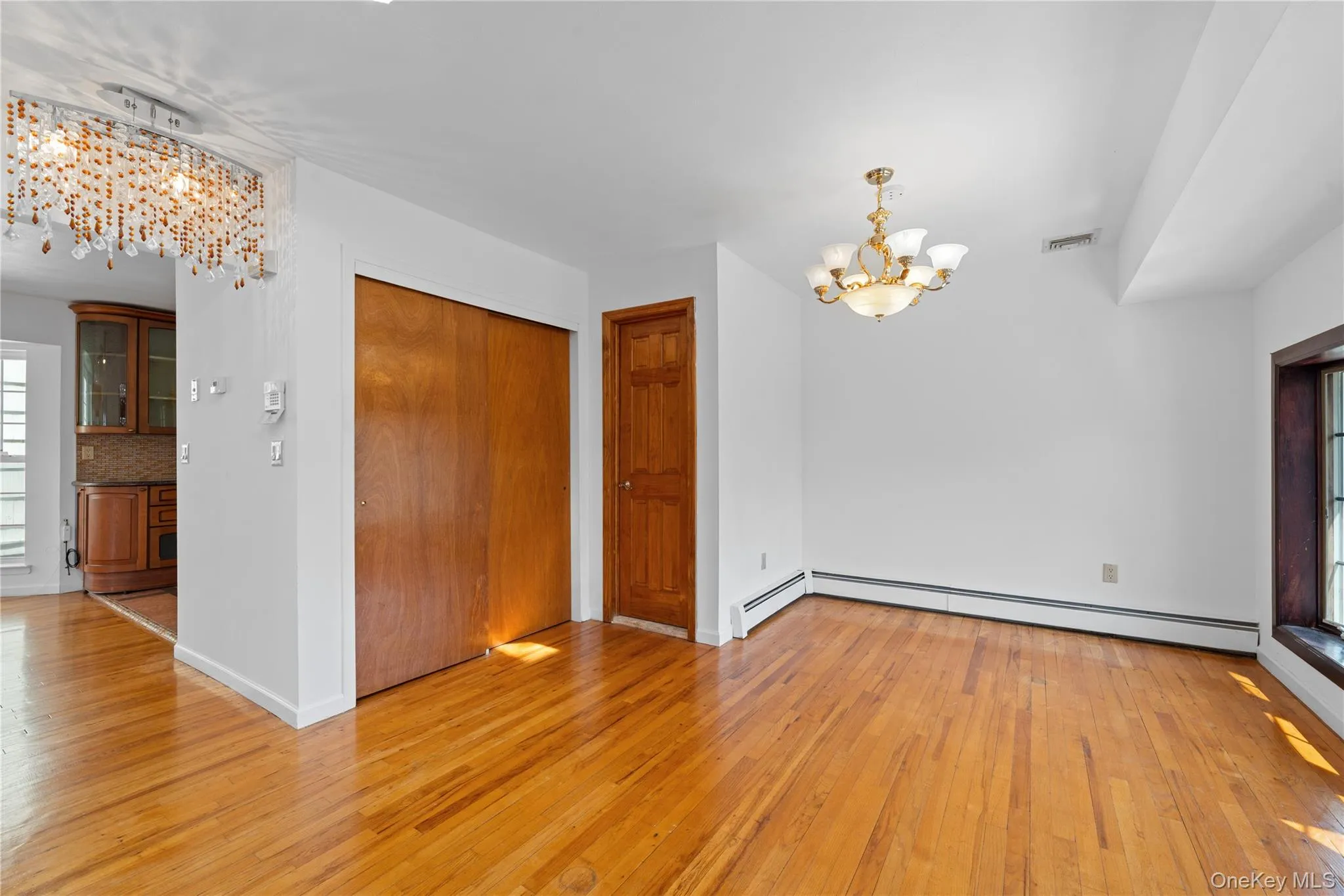 31 Woodward Street, North Hempstead, NY, 4 Bedrooms Bedrooms, 12 Rooms Rooms,3 BathroomsBathrooms,Residential Sale,For Rent,Woodward,0,989955 31 Woodward Street, North Hempstead, NY, 4 Bedrooms Bedrooms, 12 Rooms Rooms,3 BathroomsBathrooms,Residential Sale,For Rent,Woodward,0,989955