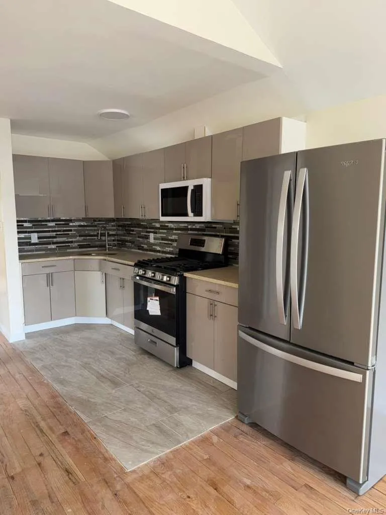 14547 224th Street, New York, NY, 3 Bedrooms Bedrooms, 5 Rooms Rooms,1 BathroomBathrooms,Residential Lease,For Rent,224th,0,989964 14547 224th Street, New York, NY, 3 Bedrooms Bedrooms, 5 Rooms Rooms,1 BathroomBathrooms,Residential Lease,For Rent,224th,0,989964