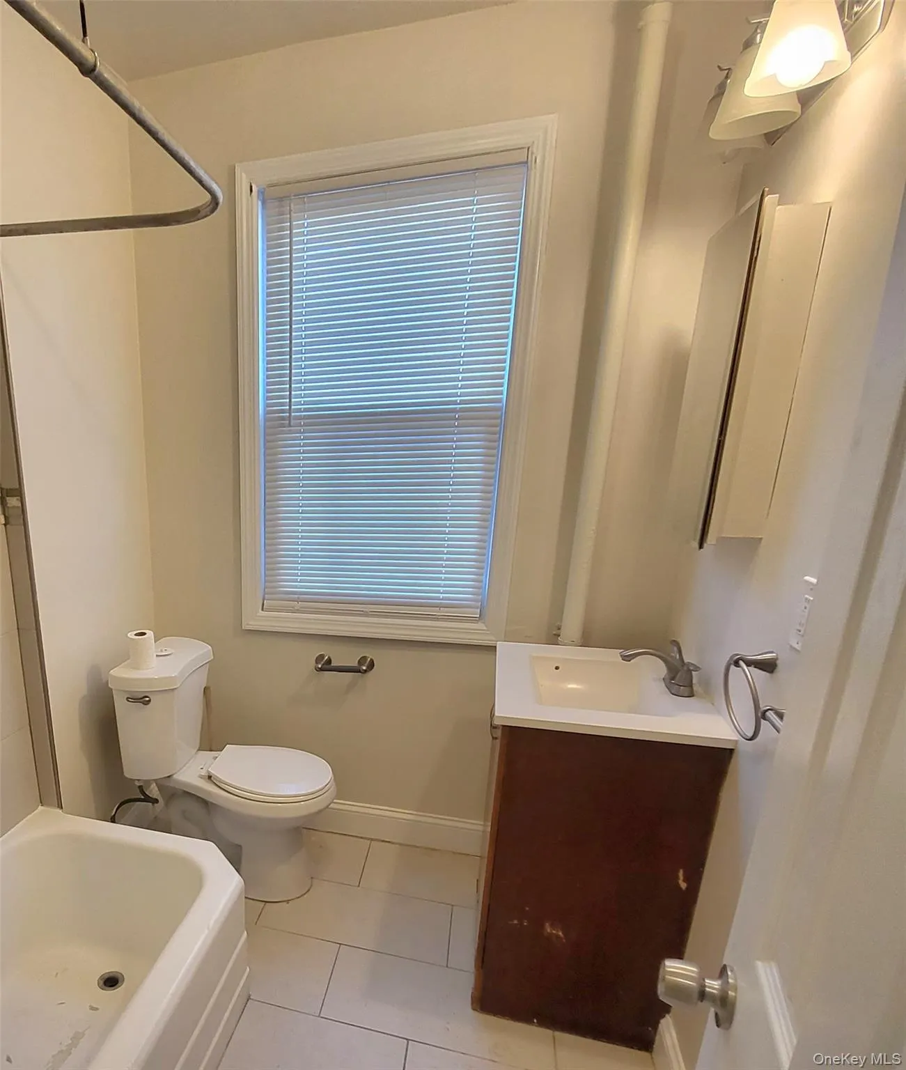 607 5th Avenue, Mount Vernon, NY, 3 Bedrooms Bedrooms, 5 Rooms Rooms,1 BathroomBathrooms,Residential Lease,For Rent,5th,0,989976 607 5th Avenue, Mount Vernon, NY, 3 Bedrooms Bedrooms, 5 Rooms Rooms,1 BathroomBathrooms,Residential Lease,For Rent,5th,0,989976