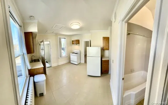 Kitchen with Gas Oven, Refrigerator and Freezer. A Full Bathroom with Tub and Shower Kitchen with Gas Oven, Refrigerator and Freezer. A Full Bathroom with Tub and Shower