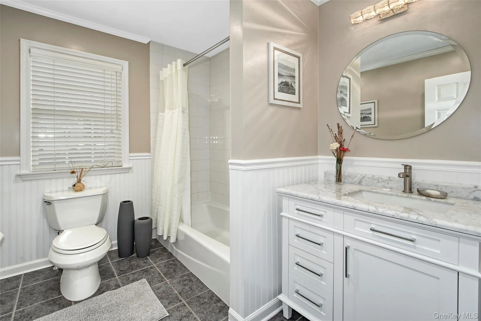 Full bathroom Full bathroom