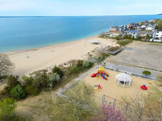 11 7th Street, Oyster Bay, NY, 4 Bedrooms Bedrooms, 7 Rooms Rooms,2 BathroomsBathrooms,Residential Lease,For Rent,7th,0,990047 11 7th Street, Oyster Bay, NY, 4 Bedrooms Bedrooms, 7 Rooms Rooms,2 BathroomsBathrooms,Residential Lease,For Rent,7th,0,990047