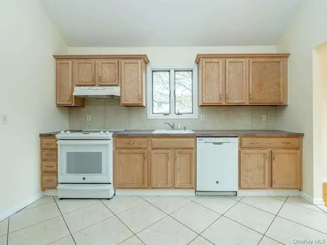 11 7th Street, Oyster Bay, NY, 4 Bedrooms Bedrooms, 7 Rooms Rooms,2 BathroomsBathrooms,Residential Lease,For Rent,7th,0,990047 11 7th Street, Oyster Bay, NY, 4 Bedrooms Bedrooms, 7 Rooms Rooms,2 BathroomsBathrooms,Residential Lease,For Rent,7th,0,990047