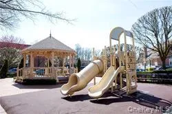 207-25 Darren Drive, New York, NY, 1 Bedroom Bedrooms, 4 Rooms Rooms,1 BathroomBathrooms,Residential Lease,For Rent,Darren,0,990049 207-25 Darren Drive, New York, NY, 1 Bedroom Bedrooms, 4 Rooms Rooms,1 BathroomBathrooms,Residential Lease,For Rent,Darren,0,990049