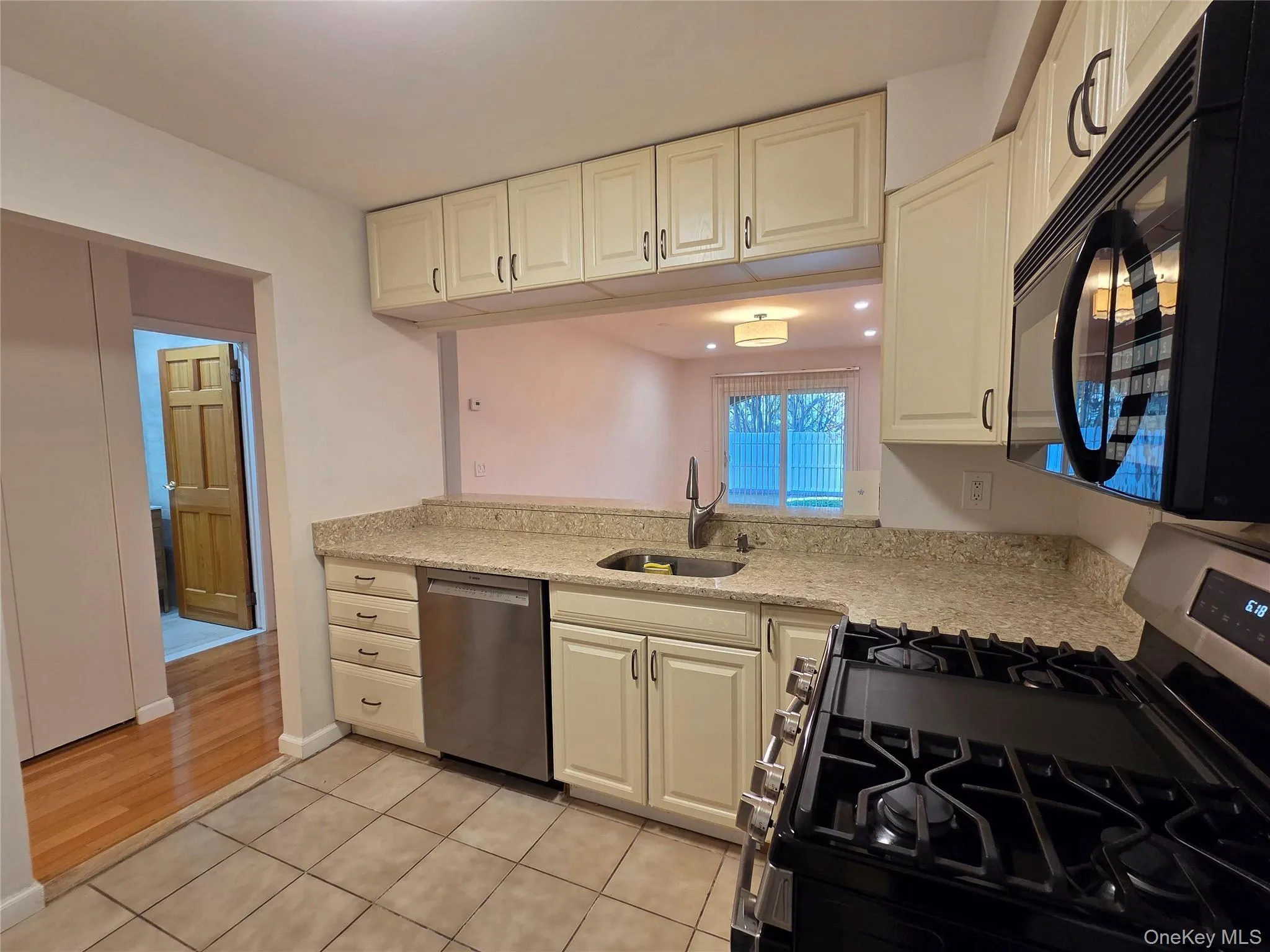 207-25 Darren Drive, New York, NY, 1 Bedroom Bedrooms, 4 Rooms Rooms,1 BathroomBathrooms,Residential Lease,For Rent,Darren,0,990049 207-25 Darren Drive, New York, NY, 1 Bedroom Bedrooms, 4 Rooms Rooms,1 BathroomBathrooms,Residential Lease,For Rent,Darren,0,990049