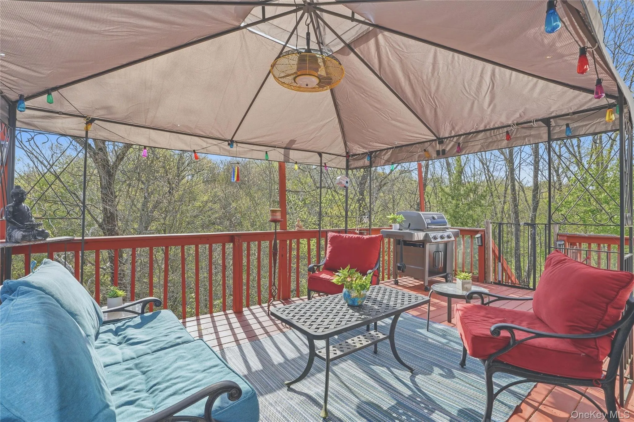 The upper deck level provides an ideal space for dining or entertaining, with plenty of room for seating and enjoying the peaceful surroundings. The upper deck level provides an ideal space for dining or entertaining, with plenty of room for seating and enjoying the peaceful surroundings.