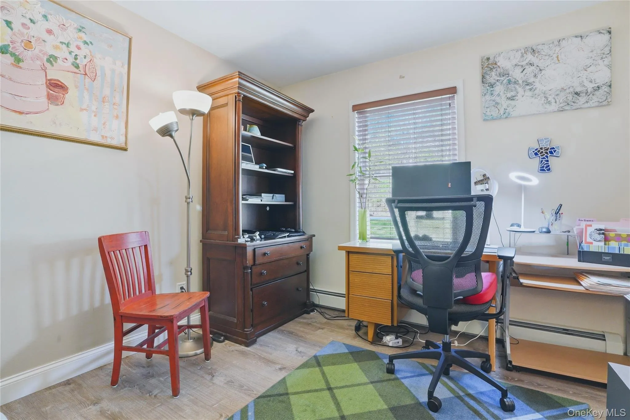 This room could be an office or bedroom. This room could be an office or bedroom.