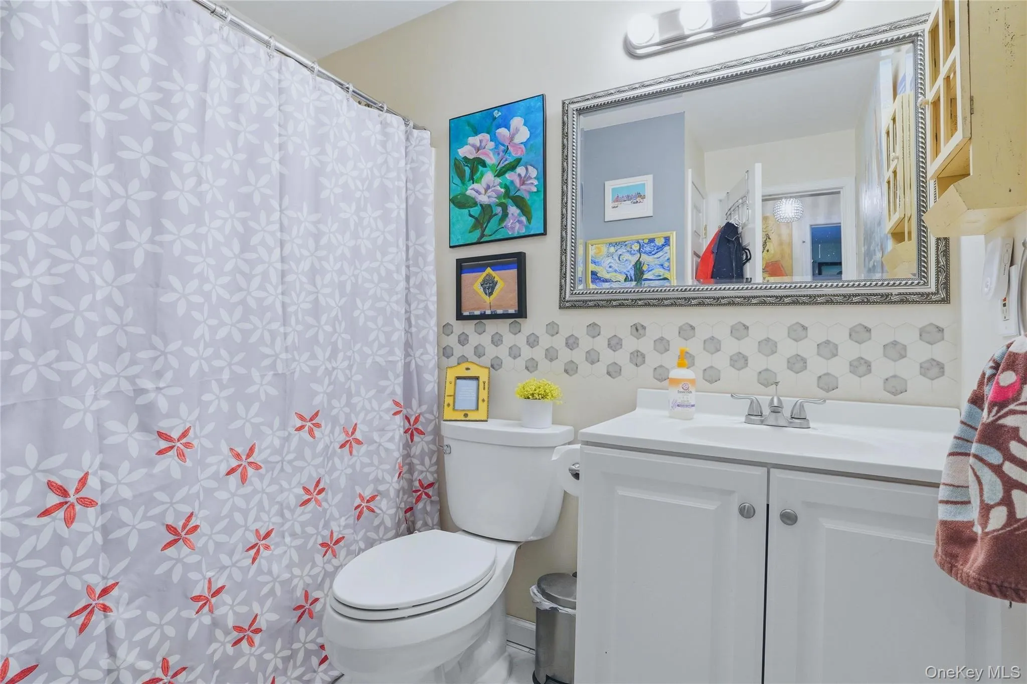 This well-appointed bathroom features a convenient tub and shower combination, offering both relaxation and everyday practicality. The space is designed for comfort and efficiency, This well-appointed bathroom features a convenient tub and shower combination, offering both relaxation and everyday practicality. The space is designed for comfort and efficiency,