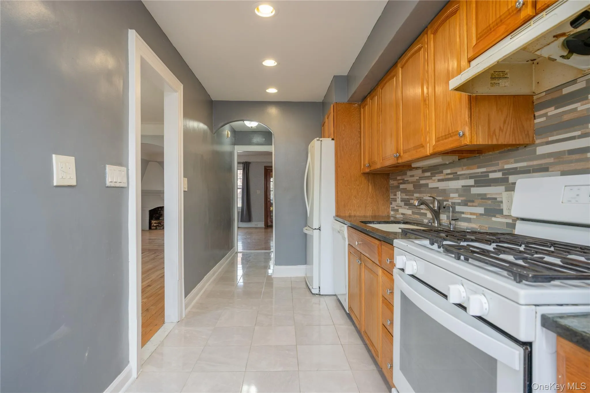 Galley kitchen 9'5" x 14'11" Galley kitchen 9'5" x 14'11"