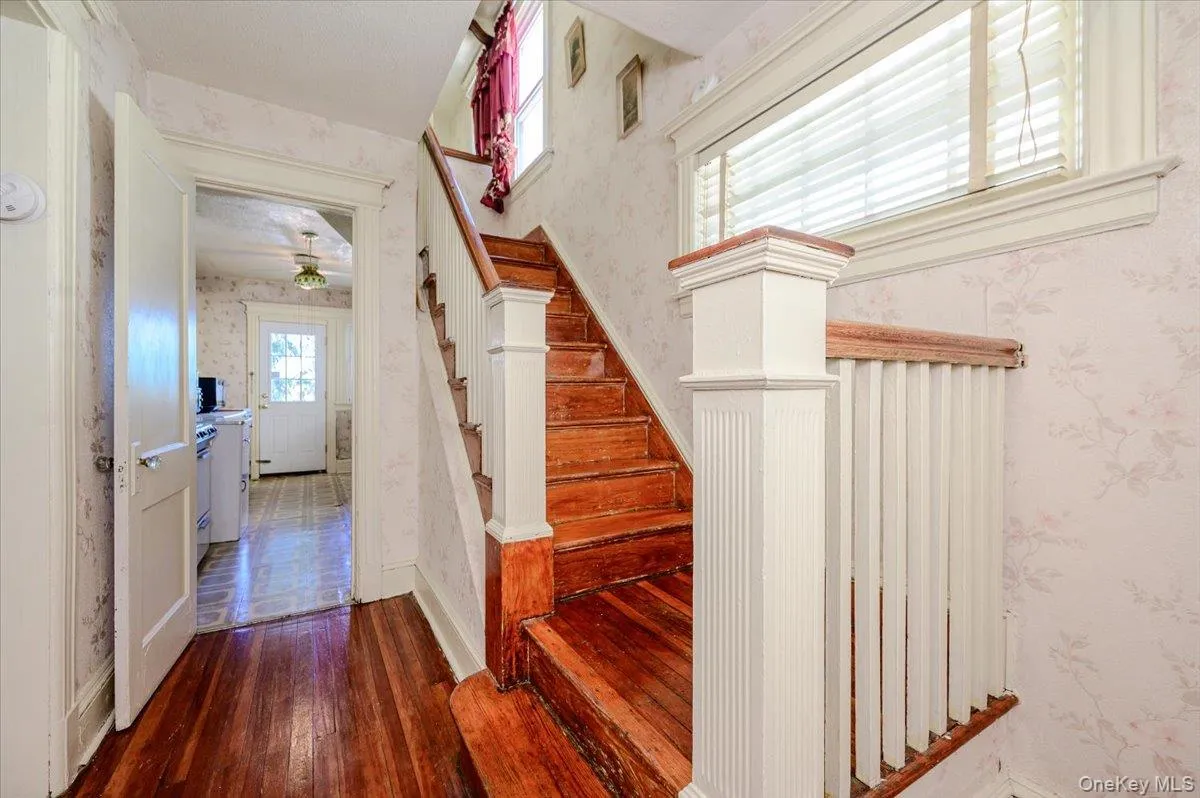 548 Davis Avenue, New York, NY, 3 Bedrooms Bedrooms, 6 Rooms Rooms,1 BathroomBathrooms,Residential,For Rent,Davis,0,990086 548 Davis Avenue, New York, NY, 3 Bedrooms Bedrooms, 6 Rooms Rooms,1 BathroomBathrooms,Residential,For Rent,Davis,0,990086