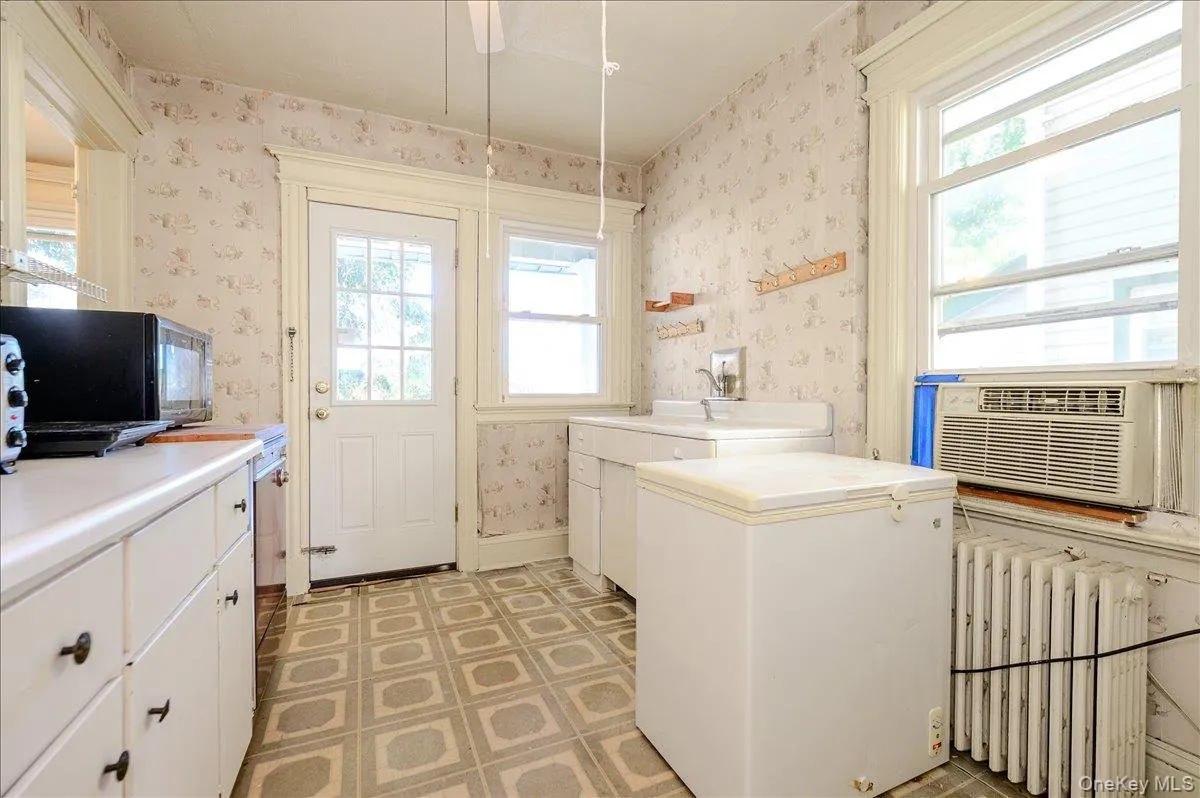 548 Davis Avenue, New York, NY, 3 Bedrooms Bedrooms, 6 Rooms Rooms,1 BathroomBathrooms,Residential,For Rent,Davis,0,990086 548 Davis Avenue, New York, NY, 3 Bedrooms Bedrooms, 6 Rooms Rooms,1 BathroomBathrooms,Residential,For Rent,Davis,0,990086