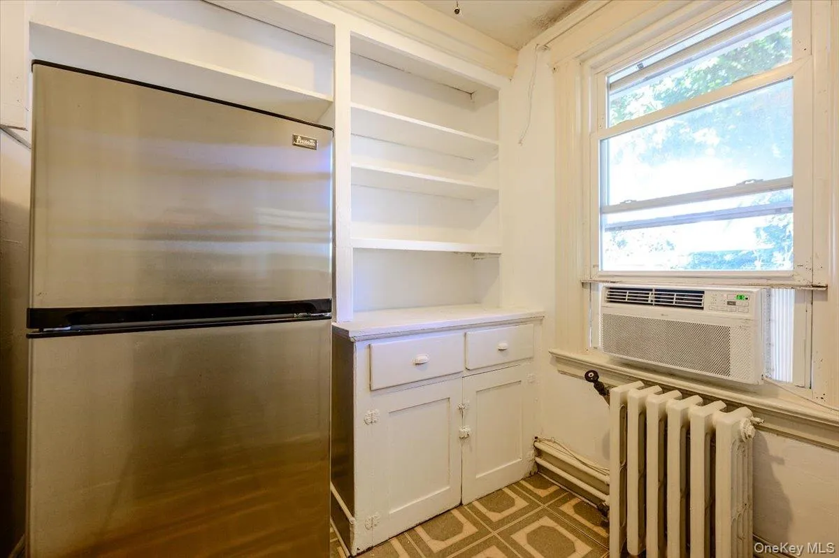 548 Davis Avenue, New York, NY, 3 Bedrooms Bedrooms, 6 Rooms Rooms,1 BathroomBathrooms,Residential,For Rent,Davis,0,990086 548 Davis Avenue, New York, NY, 3 Bedrooms Bedrooms, 6 Rooms Rooms,1 BathroomBathrooms,Residential,For Rent,Davis,0,990086