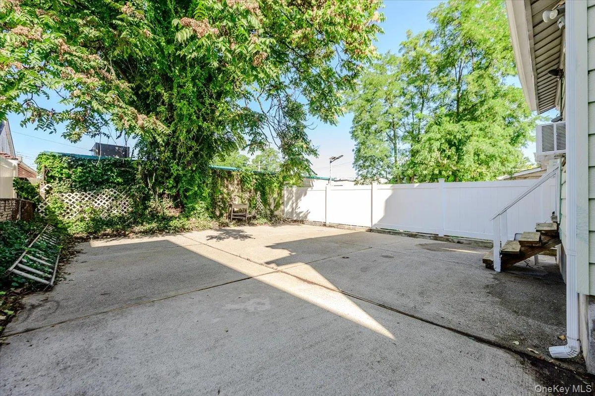 548 Davis Avenue, New York, NY, 3 Bedrooms Bedrooms, 6 Rooms Rooms,1 BathroomBathrooms,Residential,For Rent,Davis,0,990086 548 Davis Avenue, New York, NY, 3 Bedrooms Bedrooms, 6 Rooms Rooms,1 BathroomBathrooms,Residential,For Rent,Davis,0,990086