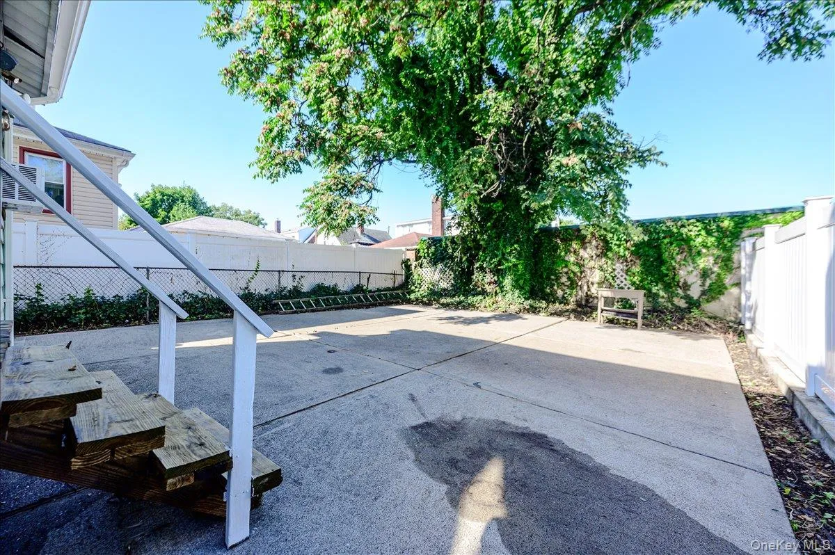 548 Davis Avenue, New York, NY, 3 Bedrooms Bedrooms, 6 Rooms Rooms,1 BathroomBathrooms,Residential,For Rent,Davis,0,990086 548 Davis Avenue, New York, NY, 3 Bedrooms Bedrooms, 6 Rooms Rooms,1 BathroomBathrooms,Residential,For Rent,Davis,0,990086