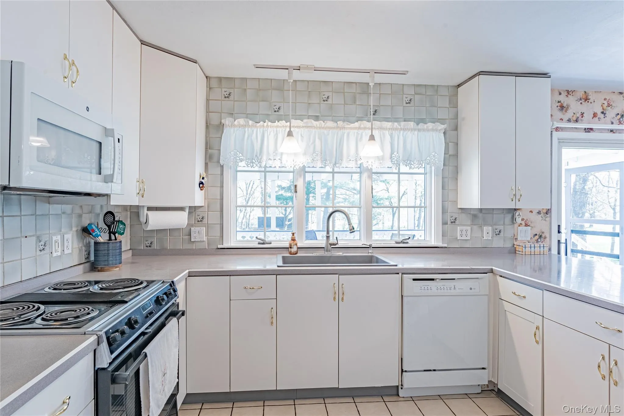 1 Paulette Lane, Wappinger, NY, 4 Bedrooms Bedrooms, 12 Rooms Rooms,3 BathroomsBathrooms,Residential,For Rent,Paulette,0,990113 1 Paulette Lane, Wappinger, NY, 4 Bedrooms Bedrooms, 12 Rooms Rooms,3 BathroomsBathrooms,Residential,For Rent,Paulette,0,990113