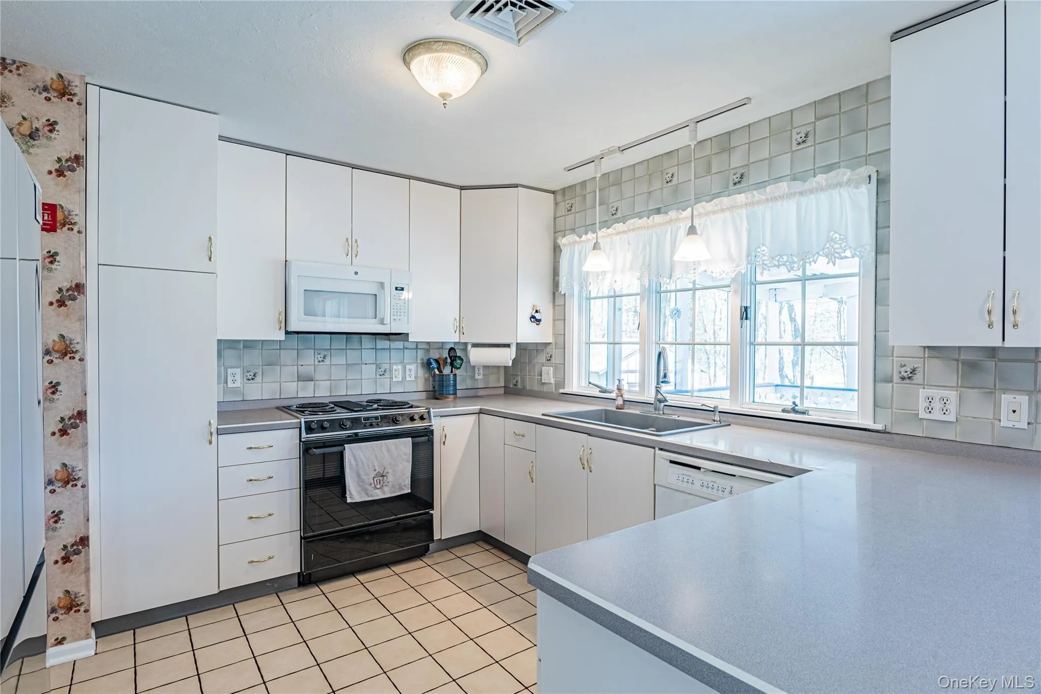 1 Paulette Lane, Wappinger, NY, 4 Bedrooms Bedrooms, 12 Rooms Rooms,3 BathroomsBathrooms,Residential,For Rent,Paulette,0,990113 1 Paulette Lane, Wappinger, NY, 4 Bedrooms Bedrooms, 12 Rooms Rooms,3 BathroomsBathrooms,Residential,For Rent,Paulette,0,990113