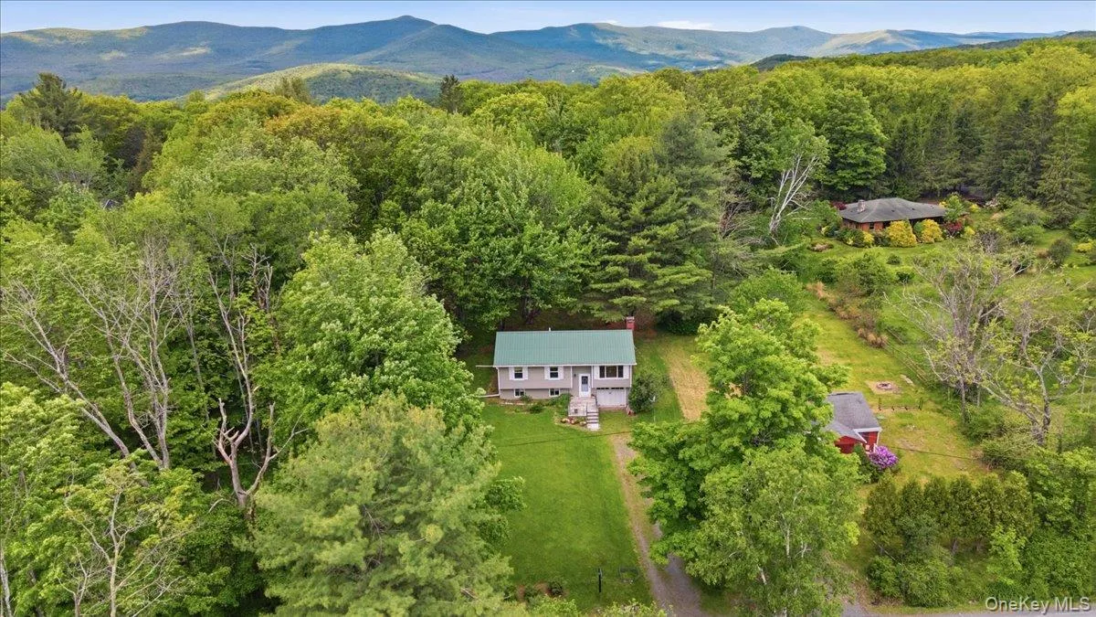 125 Reme Road, Lexington, NY, 3 Bedrooms Bedrooms, 10 Rooms Rooms,1 BathroomBathrooms,Residential,For Rent,Reme,0,990123 125 Reme Road, Lexington, NY, 3 Bedrooms Bedrooms, 10 Rooms Rooms,1 BathroomBathrooms,Residential,For Rent,Reme,0,990123