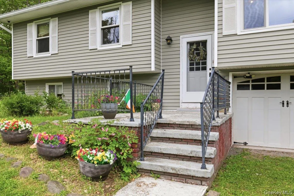 125 Reme Road, Lexington, NY, 3 Bedrooms Bedrooms, 10 Rooms Rooms,1 BathroomBathrooms,Residential,For Rent,Reme,0,990123 125 Reme Road, Lexington, NY, 3 Bedrooms Bedrooms, 10 Rooms Rooms,1 BathroomBathrooms,Residential,For Rent,Reme,0,990123