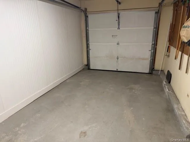 6 Hillview Court, Smithtown, NY, 3 Bedrooms Bedrooms, 8 Rooms Rooms,2 BathroomsBathrooms,Residential Lease,For Rent,Hillview,0,990124 6 Hillview Court, Smithtown, NY, 3 Bedrooms Bedrooms, 8 Rooms Rooms,2 BathroomsBathrooms,Residential Lease,For Rent,Hillview,0,990124