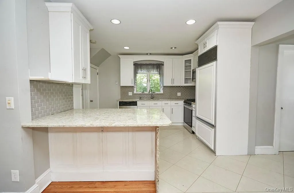 14 Redbrook Road, North Hempstead, NY, 3 Bedrooms Bedrooms, 9 Rooms Rooms,2 BathroomsBathrooms,Residential Lease,For Rent,Redbrook,0,990125 14 Redbrook Road, North Hempstead, NY, 3 Bedrooms Bedrooms, 9 Rooms Rooms,2 BathroomsBathrooms,Residential Lease,For Rent,Redbrook,0,990125