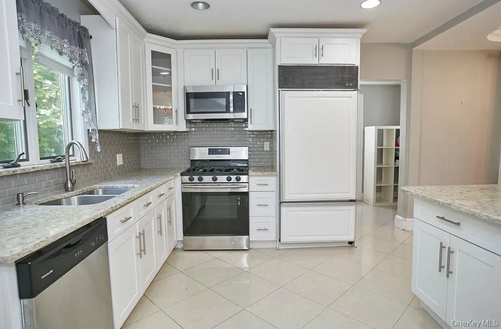14 Redbrook Road, North Hempstead, NY, 3 Bedrooms Bedrooms, 9 Rooms Rooms,2 BathroomsBathrooms,Residential Lease,For Rent,Redbrook,0,990125 14 Redbrook Road, North Hempstead, NY, 3 Bedrooms Bedrooms, 9 Rooms Rooms,2 BathroomsBathrooms,Residential Lease,For Rent,Redbrook,0,990125
