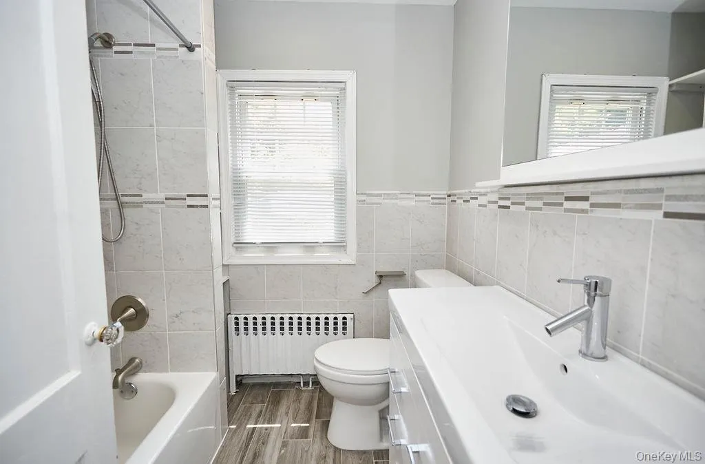 14 Redbrook Road, North Hempstead, NY, 3 Bedrooms Bedrooms, 9 Rooms Rooms,2 BathroomsBathrooms,Residential Lease,For Rent,Redbrook,0,990125 14 Redbrook Road, North Hempstead, NY, 3 Bedrooms Bedrooms, 9 Rooms Rooms,2 BathroomsBathrooms,Residential Lease,For Rent,Redbrook,0,990125