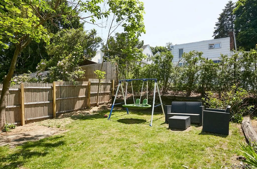 14 Redbrook Road, North Hempstead, NY, 3 Bedrooms Bedrooms, 9 Rooms Rooms,2 BathroomsBathrooms,Residential Lease,For Rent,Redbrook,0,990125 14 Redbrook Road, North Hempstead, NY, 3 Bedrooms Bedrooms, 9 Rooms Rooms,2 BathroomsBathrooms,Residential Lease,For Rent,Redbrook,0,990125