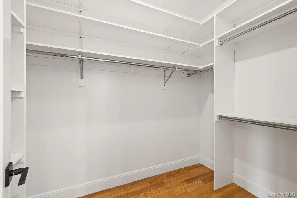 Walk-In Closet Walk-In Closet