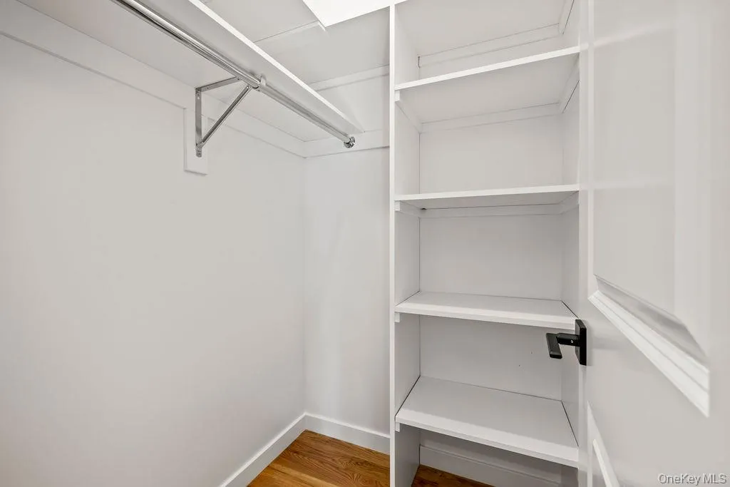 Walk-In Closet Walk-In Closet