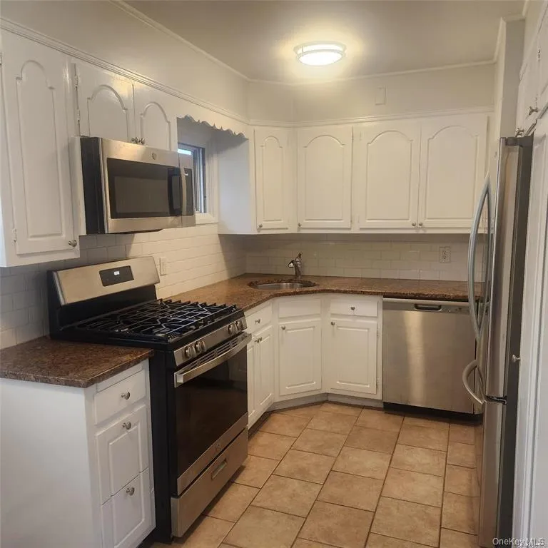 30 Montgomery Avenue, Hempstead, NY, 4 Bedrooms Bedrooms, 6 Rooms Rooms,2 BathroomsBathrooms,Residential Lease,For Rent,Montgomery,0,990170 30 Montgomery Avenue, Hempstead, NY, 4 Bedrooms Bedrooms, 6 Rooms Rooms,2 BathroomsBathrooms,Residential Lease,For Rent,Montgomery,0,990170