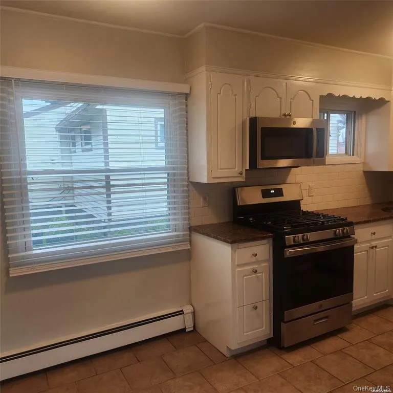 30 Montgomery Avenue, Hempstead, NY, 4 Bedrooms Bedrooms, 6 Rooms Rooms,2 BathroomsBathrooms,Residential Lease,For Rent,Montgomery,0,990170 30 Montgomery Avenue, Hempstead, NY, 4 Bedrooms Bedrooms, 6 Rooms Rooms,2 BathroomsBathrooms,Residential Lease,For Rent,Montgomery,0,990170