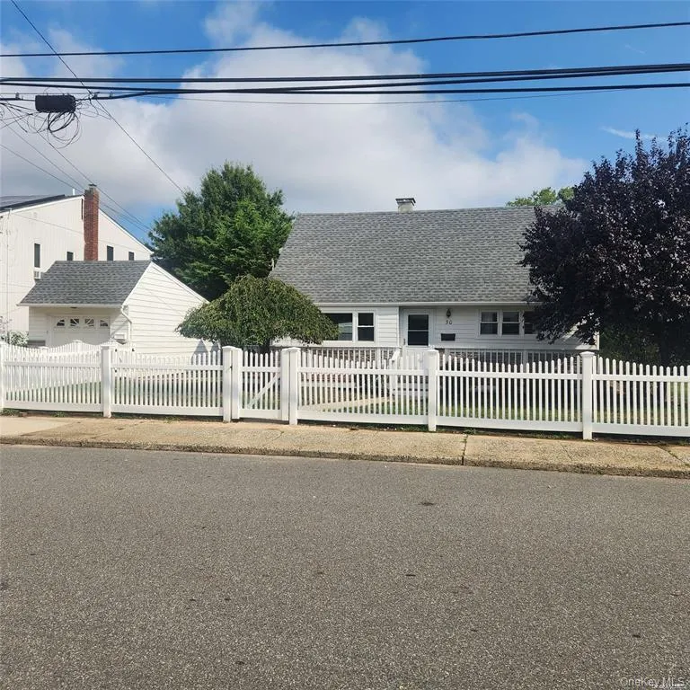 30 Montgomery Avenue, Hempstead, NY, 4 Bedrooms Bedrooms, 6 Rooms Rooms,2 BathroomsBathrooms,Residential Lease,For Rent,Montgomery,0,990170 30 Montgomery Avenue, Hempstead, NY, 4 Bedrooms Bedrooms, 6 Rooms Rooms,2 BathroomsBathrooms,Residential Lease,For Rent,Montgomery,0,990170