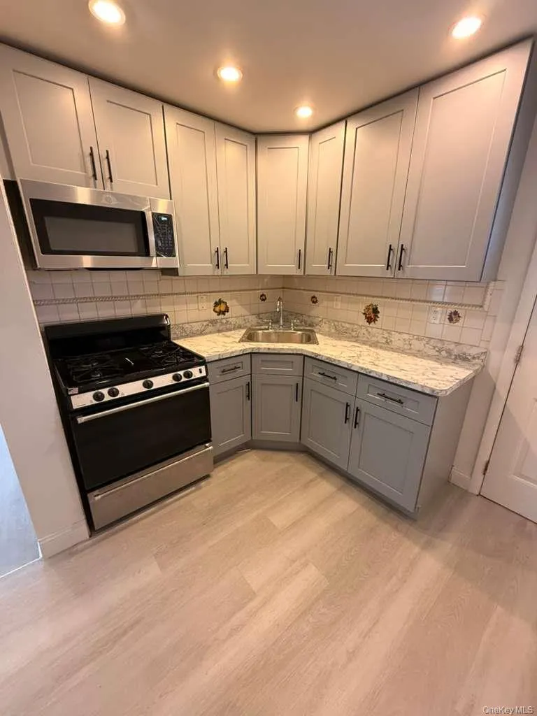 120-54 194th Street, New York, NY, 3 Bedrooms Bedrooms, 5 Rooms Rooms,1 BathroomBathrooms,Residential Lease,For Rent,194th,0,990181 120-54 194th Street, New York, NY, 3 Bedrooms Bedrooms, 5 Rooms Rooms,1 BathroomBathrooms,Residential Lease,For Rent,194th,0,990181