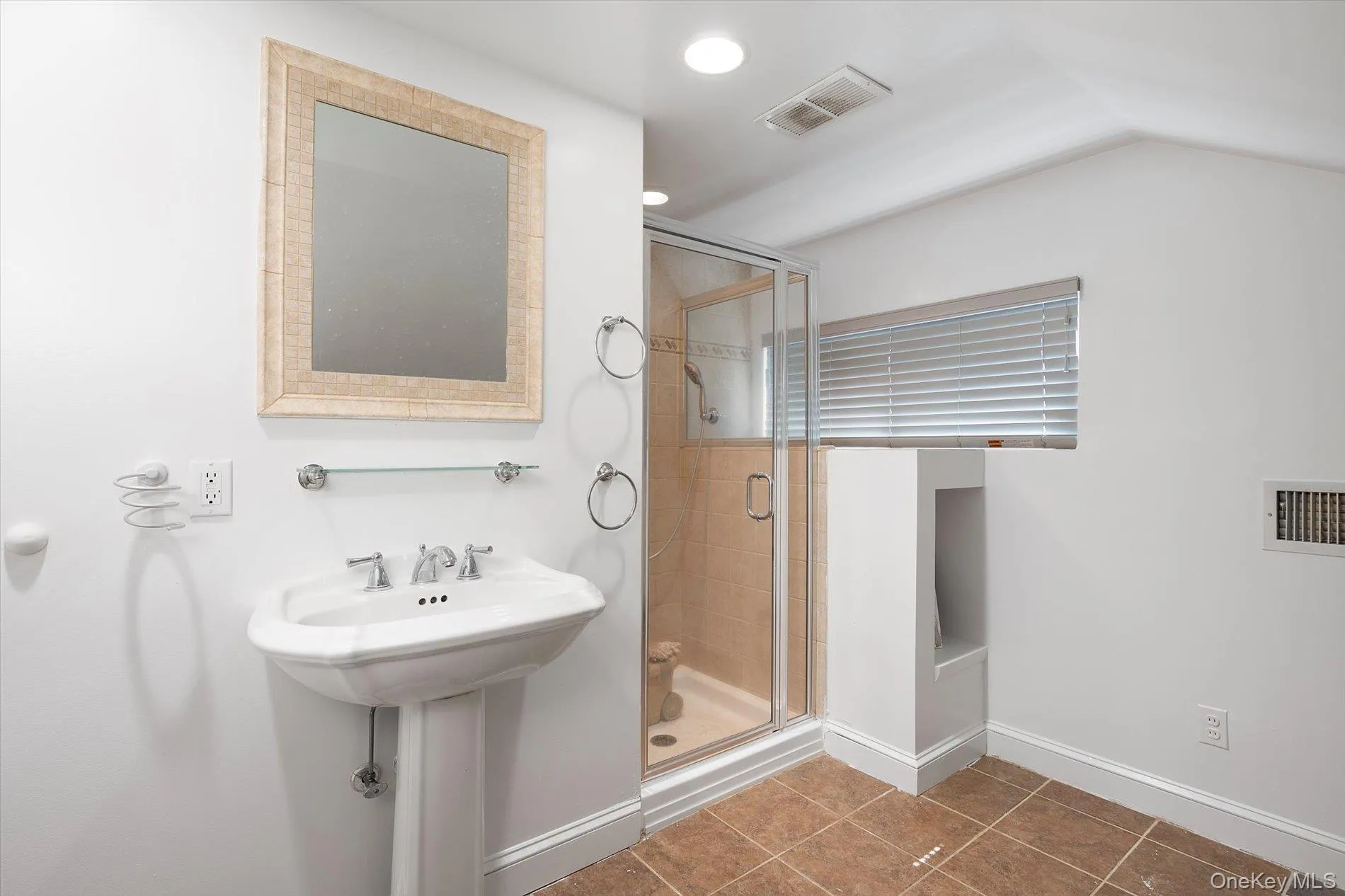 7 Elliot Road, North Hempstead, NY, 6 Bedrooms Bedrooms, 11 Rooms Rooms,3 BathroomsBathrooms,Residential,For Rent,Elliot,0,990188 7 Elliot Road, North Hempstead, NY, 6 Bedrooms Bedrooms, 11 Rooms Rooms,3 BathroomsBathrooms,Residential,For Rent,Elliot,0,990188