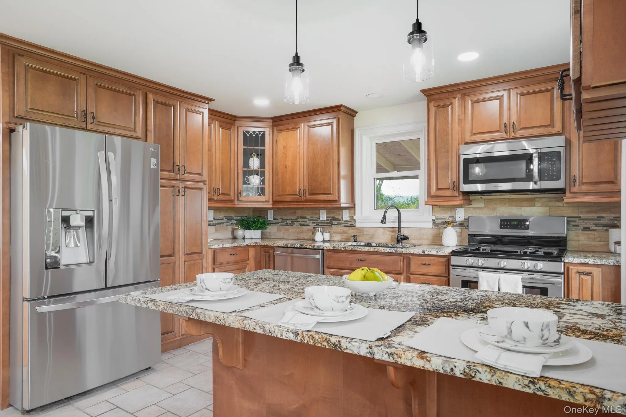 Eat-in kitchen featuring stainless steel appliances and a spacious peninsula. Eat-in kitchen featuring stainless steel appliances and a spacious peninsula.
