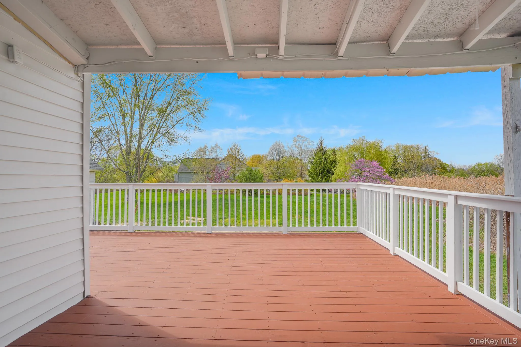 Spacious deck. Spacious deck.