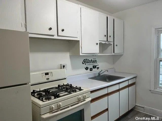 50 The Crescent, Babylon, NY, 2 Bedrooms Bedrooms, 4 Rooms Rooms,1 BathroomBathrooms,Residential Lease,For Rent,The Crescent,0,990201 50 The Crescent, Babylon, NY, 2 Bedrooms Bedrooms, 4 Rooms Rooms,1 BathroomBathrooms,Residential Lease,For Rent,The Crescent,0,990201