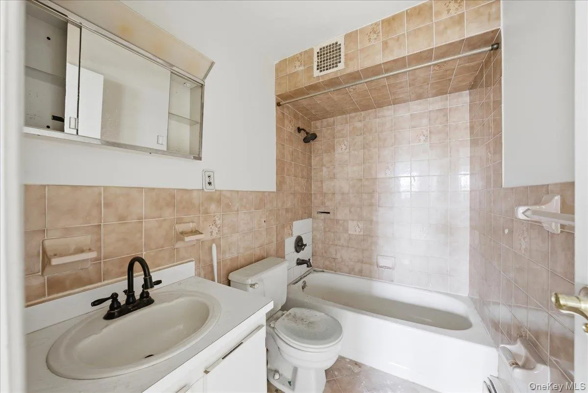 9748 91st Street, New York, NY, 2 Bedrooms Bedrooms, 6 Rooms Rooms,2 BathroomsBathrooms,Residential,For Rent,91st,0,990206 9748 91st Street, New York, NY, 2 Bedrooms Bedrooms, 6 Rooms Rooms,2 BathroomsBathrooms,Residential,For Rent,91st,0,990206