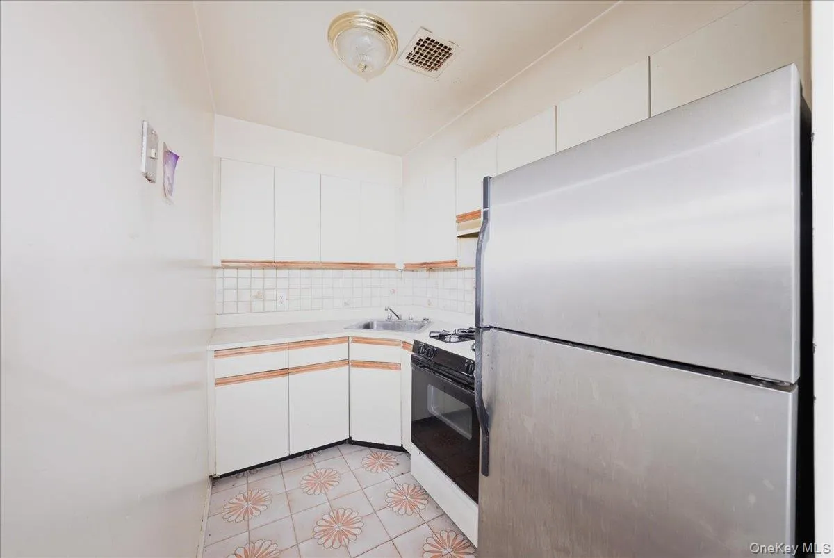 9748 91st Street, New York, NY, 2 Bedrooms Bedrooms, 6 Rooms Rooms,2 BathroomsBathrooms,Residential,For Rent,91st,0,990206 9748 91st Street, New York, NY, 2 Bedrooms Bedrooms, 6 Rooms Rooms,2 BathroomsBathrooms,Residential,For Rent,91st,0,990206