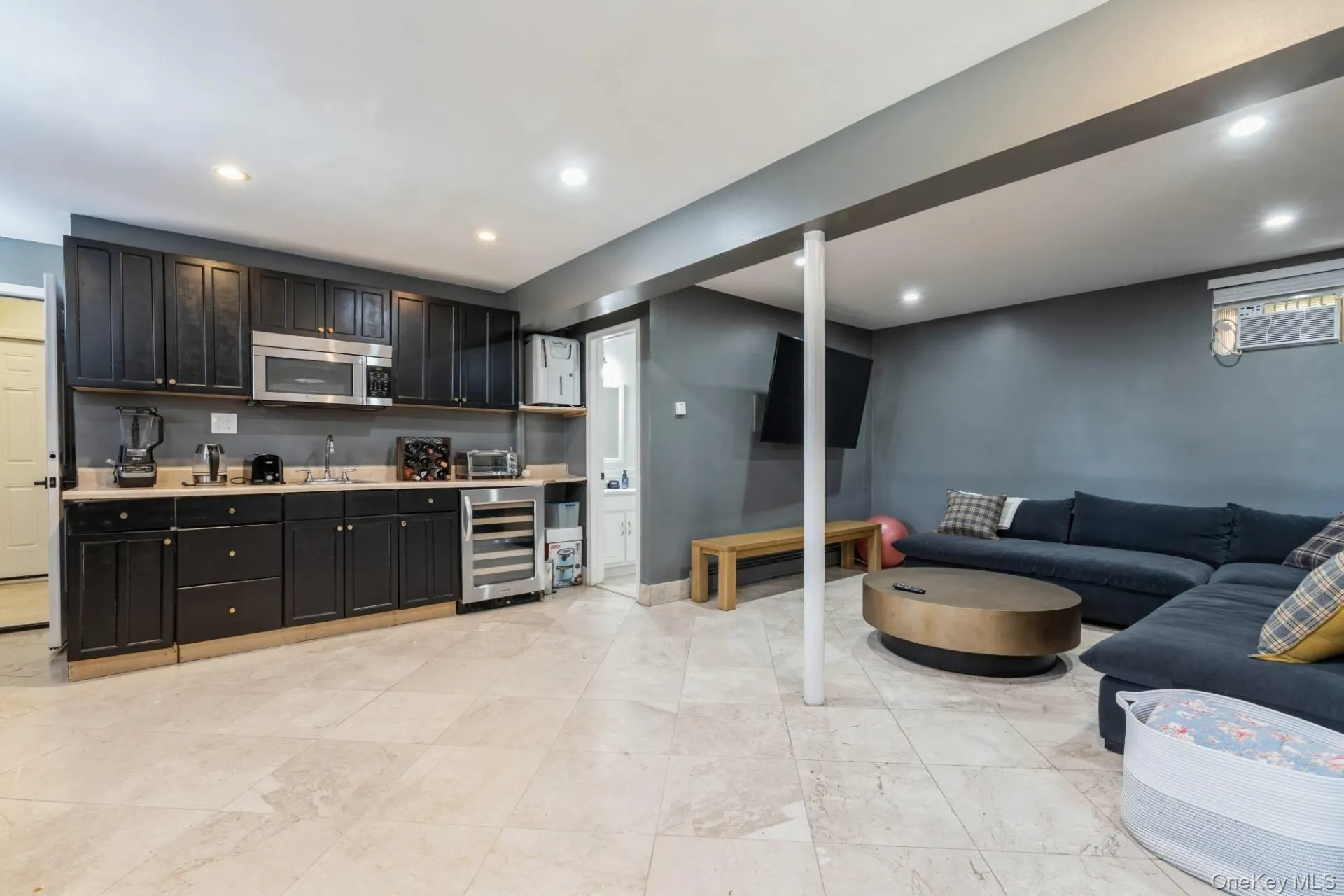 36 Charla Drive, Southampton, NY, 6 Bedrooms Bedrooms, 15 Rooms Rooms,6 BathroomsBathrooms,Residential,For Rent,Charla,0,990217 36 Charla Drive, Southampton, NY, 6 Bedrooms Bedrooms, 15 Rooms Rooms,6 BathroomsBathrooms,Residential,For Rent,Charla,0,990217