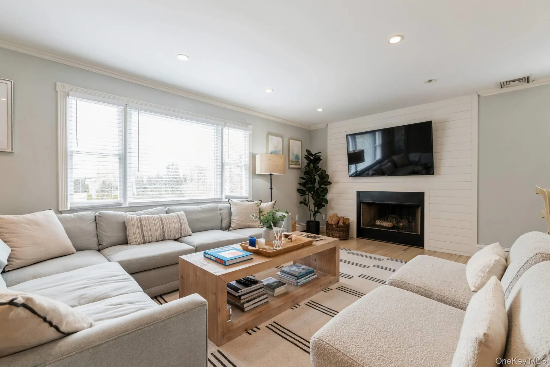 36 Charla Drive, Southampton, NY, 6 Bedrooms Bedrooms, 15 Rooms Rooms,6 BathroomsBathrooms,Residential,For Rent,Charla,0,990217 36 Charla Drive, Southampton, NY, 6 Bedrooms Bedrooms, 15 Rooms Rooms,6 BathroomsBathrooms,Residential,For Rent,Charla,0,990217